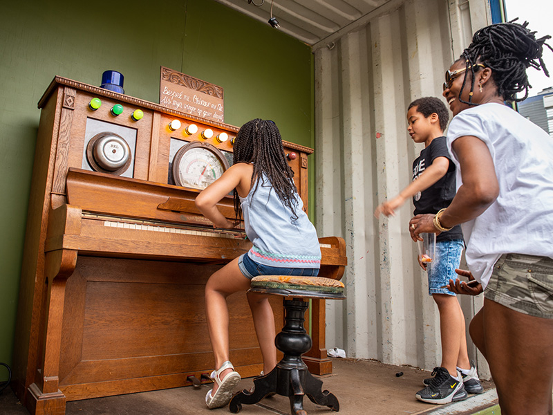 Interactieve piano voor festival De Parade