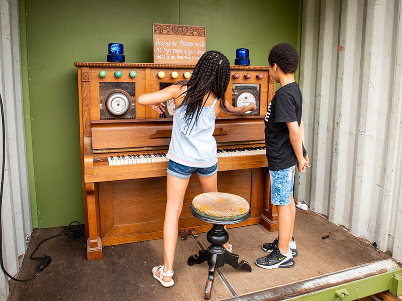 Interactieve piano voor festival De Parade